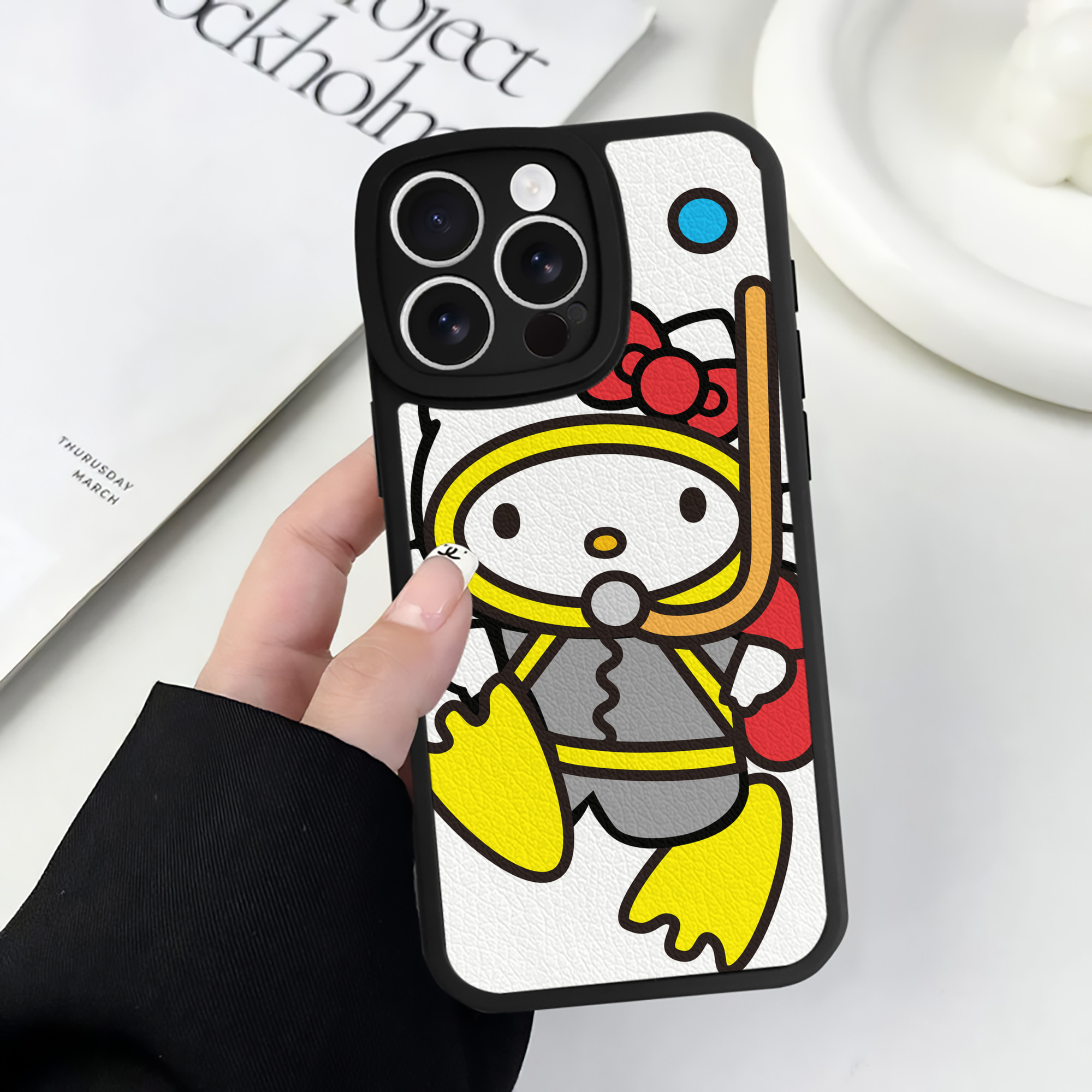 （画像用） Hello Kitty ハローキティ 【iPhone 16シリーズ対応】シリコンスマホケース（レザー調） 材質：シリコン